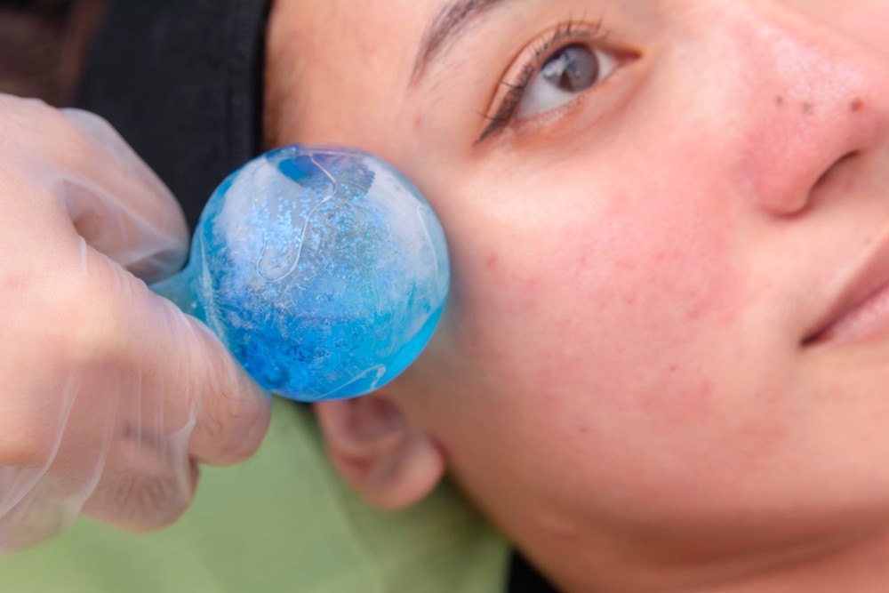 การเอาหน้าแช่น้ำเย็น หรือใช้น้ำแข็งถูหน้า ช่วยอะไรบ้าง