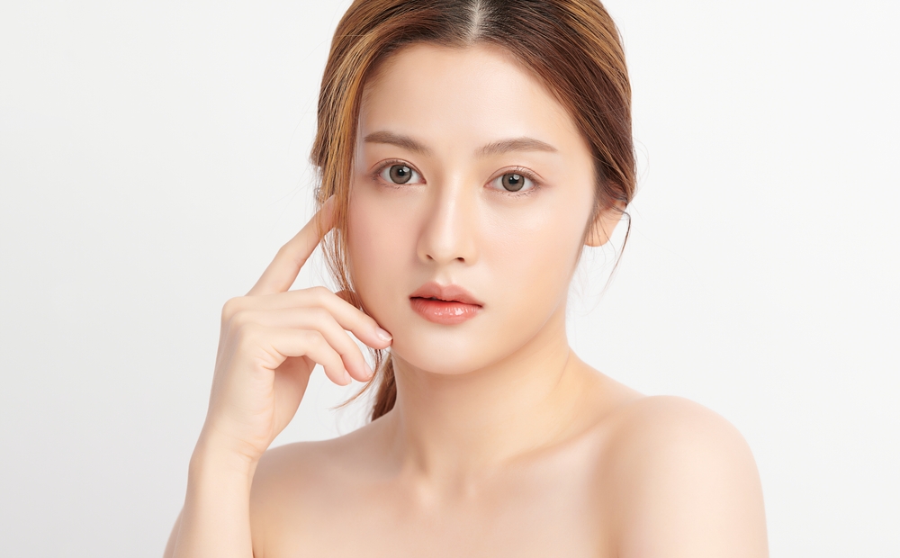 ผู้หญิงที่มีริมฝีปากอวบอิ่ม แลดูสุขภาพดี