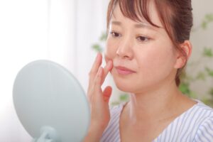 ผิวหย่อนคล้อยทำอย่างไร-แนะนำวิธียกกระชับใบหน้าที่เหมาะสมกับผิว