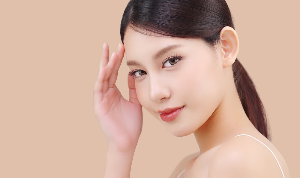 ผู้หญิงมีดอลลี่อาย-ช่วยเพิ่มความมั่นใจให้ใบหน้า