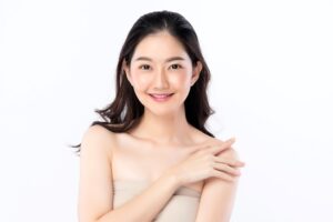 ผู้หญิงมีดอลลี่อาย ทำให้ใบหน้าดูอ่อนเยาว์